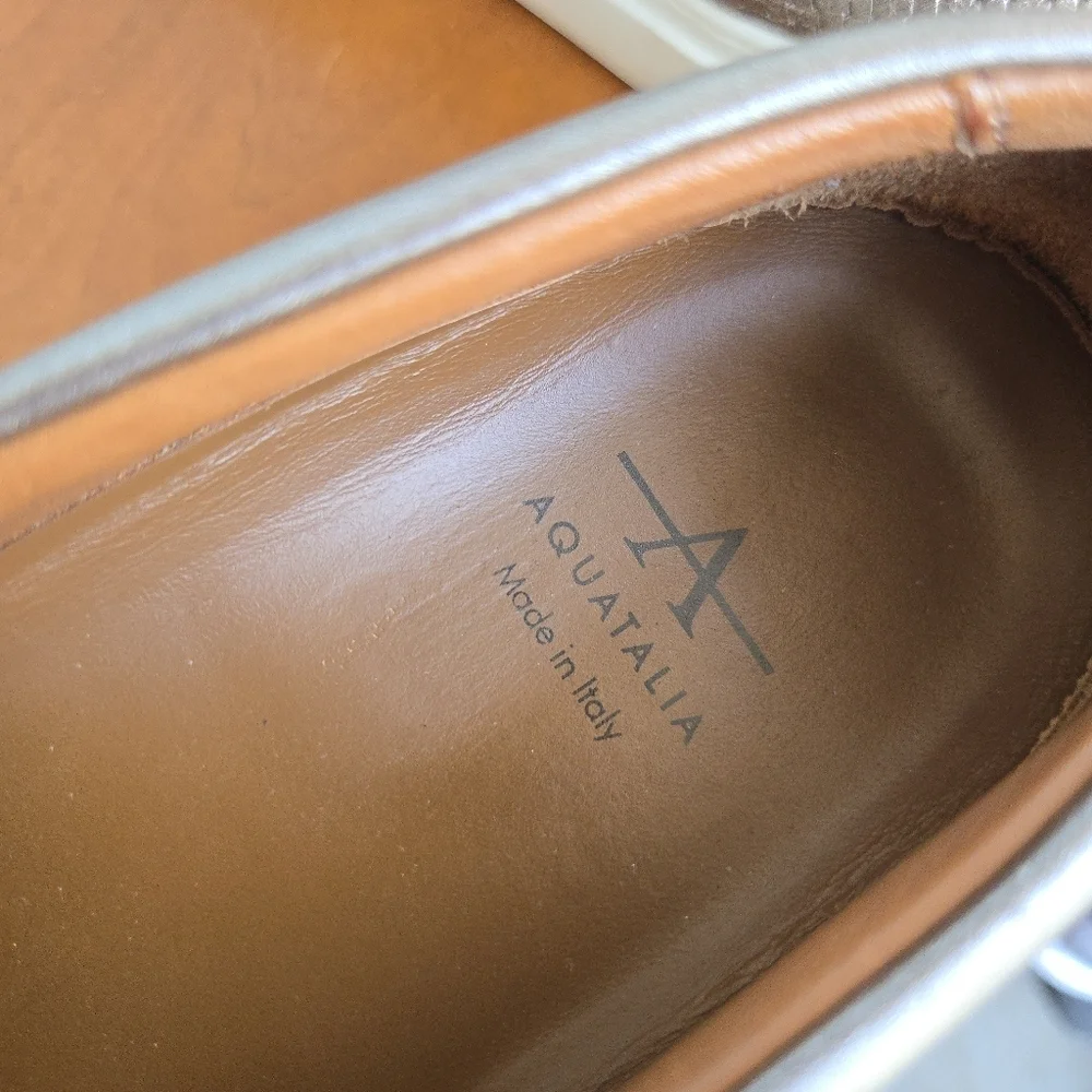 Aquatalia size gently